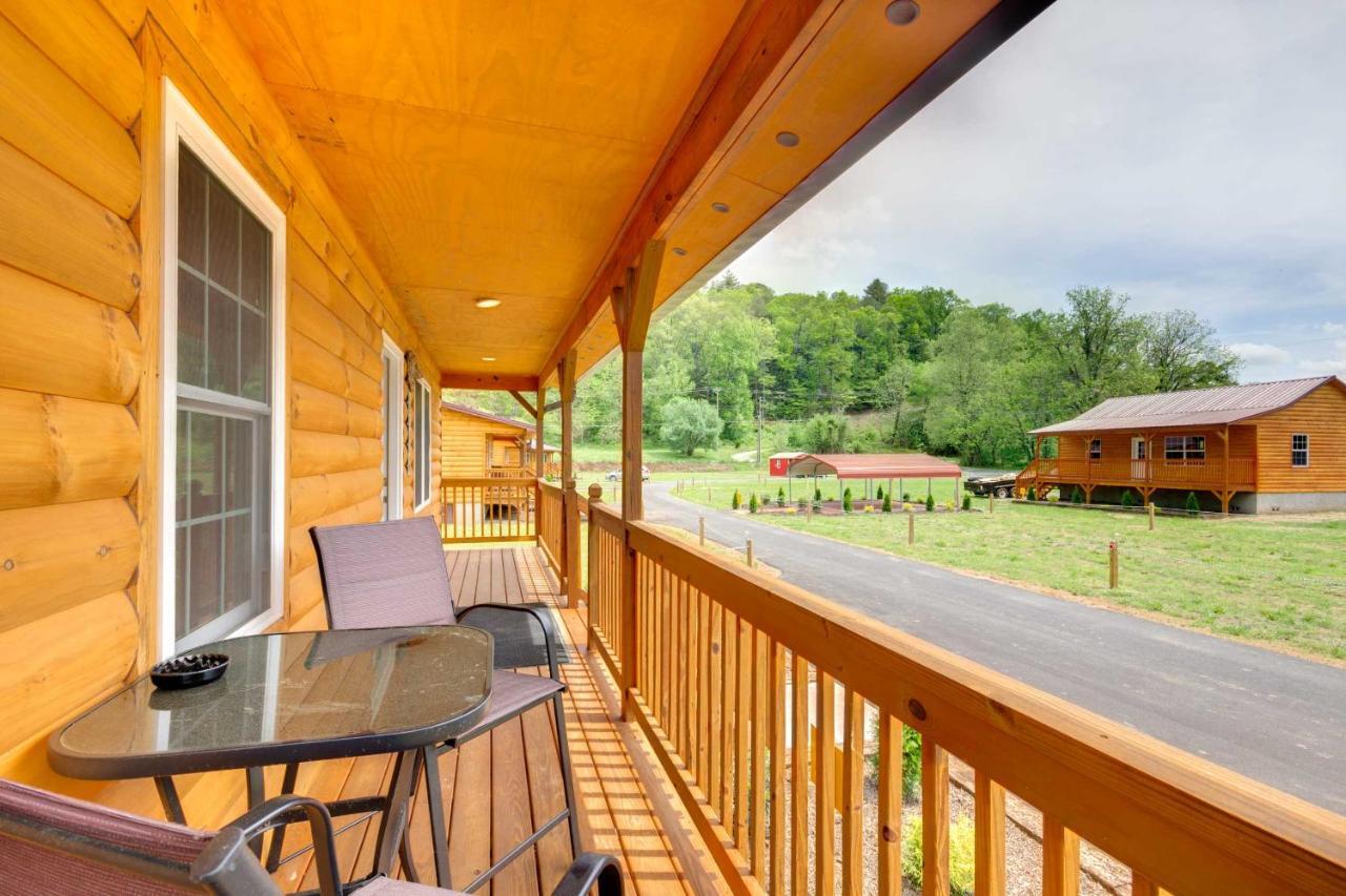 Bears Den Cabin With Porch About 5 Mi To Bryson City! Exteriör bild