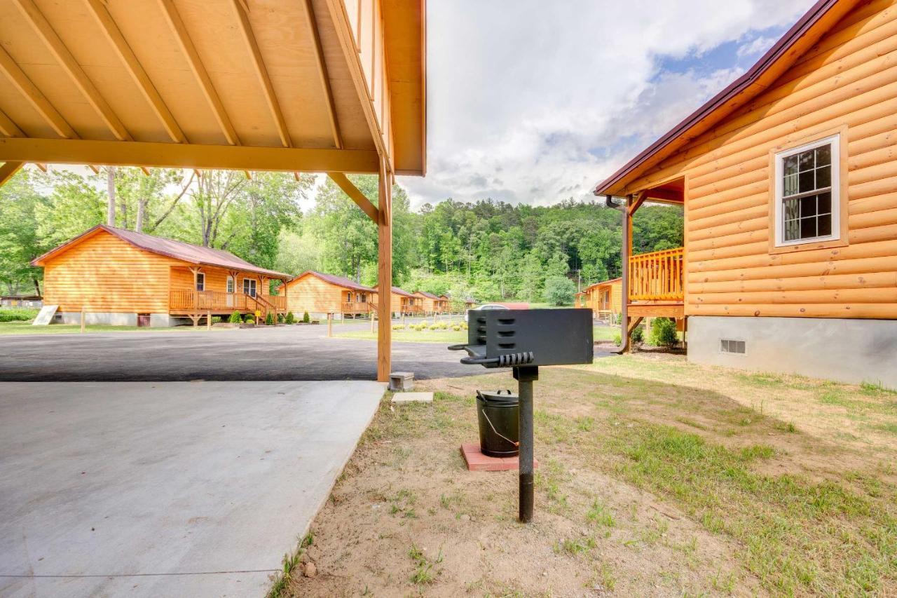 Bears Den Cabin With Porch About 5 Mi To Bryson City! Exteriör bild